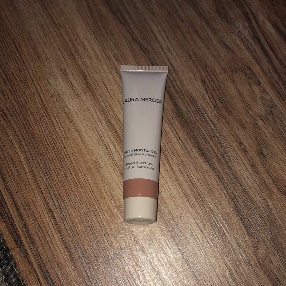 NEW Laura Mercier Tinted Moisturizer Foundation